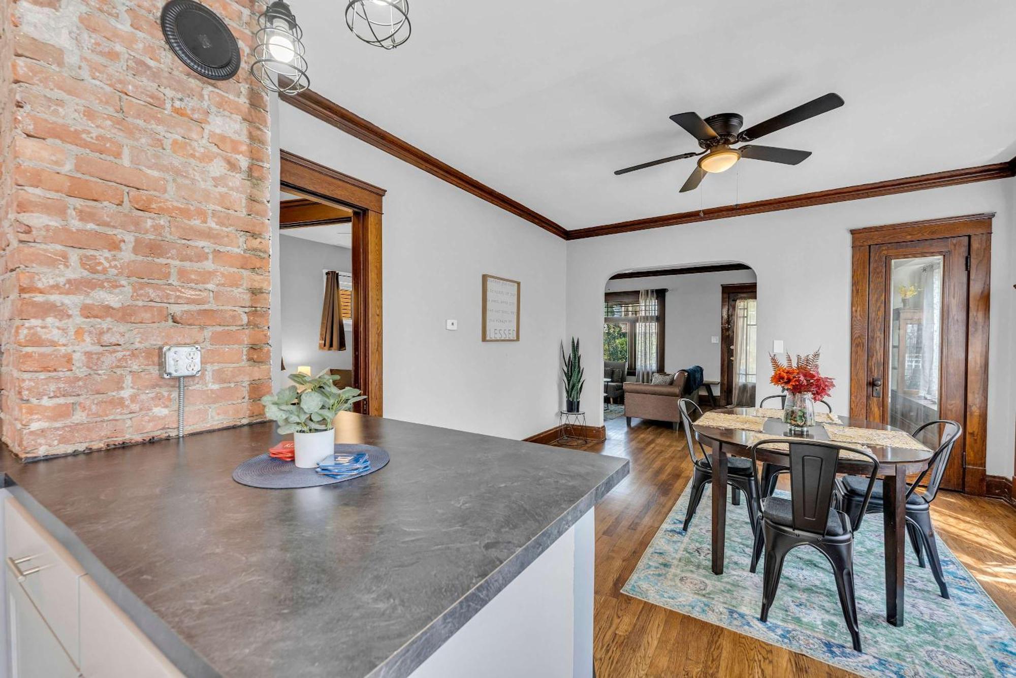 Beautifully Remodeled Duplex Apt In West Blvd Cleveland Exteriér fotografie
